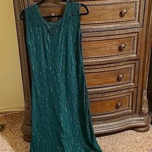 A woman sleeve dress